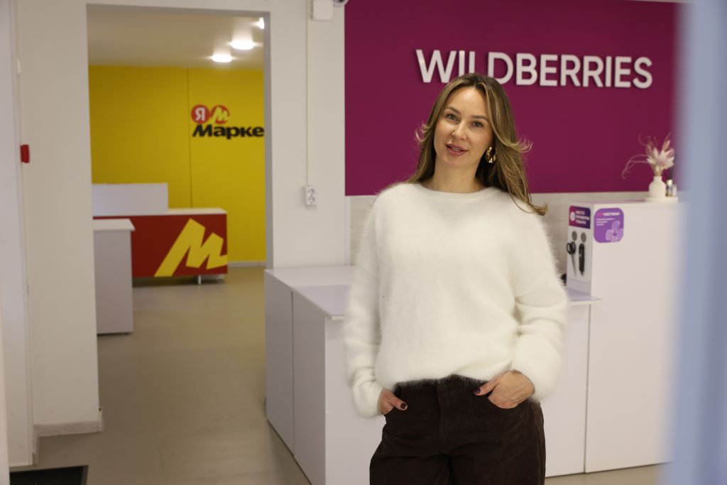 Сейчас у Алены Дураковой семь пунктов выдачи заказов от трех маркетплейсов. На этом девушка останавливаться не собирается, будет открывать еще. Но уже точно не в Ревде. Фото Владимира Коцюбы-Белых