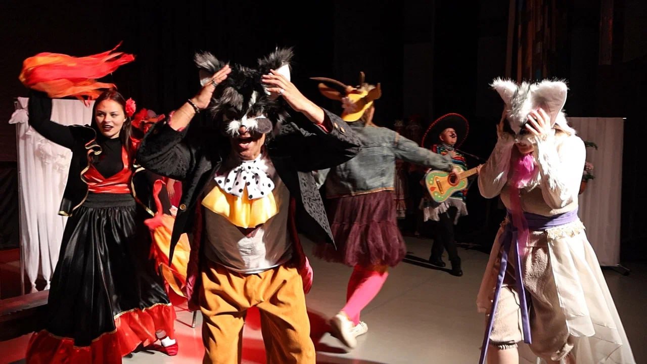 Артисты обещают, что зрителей «Кошкиного дома» ждет фееричное зрелище, музыка, тепло и много юмора. Фото предоставлено Анастасией Корчагиной