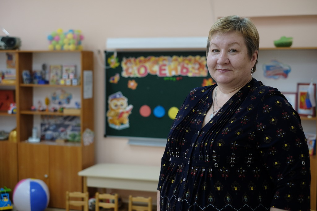 Наталья Григина работает в дошкольном образовании 35 лет. Три года нянечкой и 32 — воспитателем. Фото Владимира Коцюбы-Белых