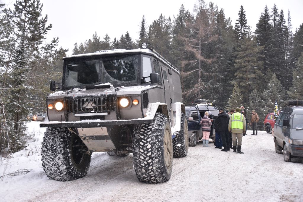 Арктический вездеход «Макар» — на нем к вершине поехали воспитанники «Данко». Фото Андрея Агафонова