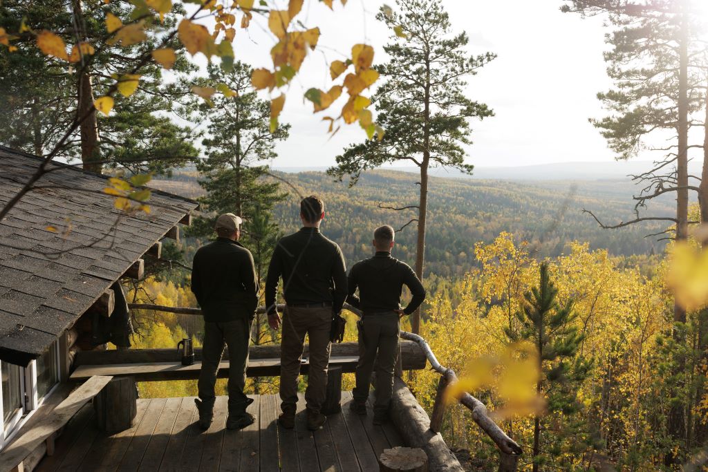 Лесные у дома на скале. Фото предоставлено Геннадием Гостевским