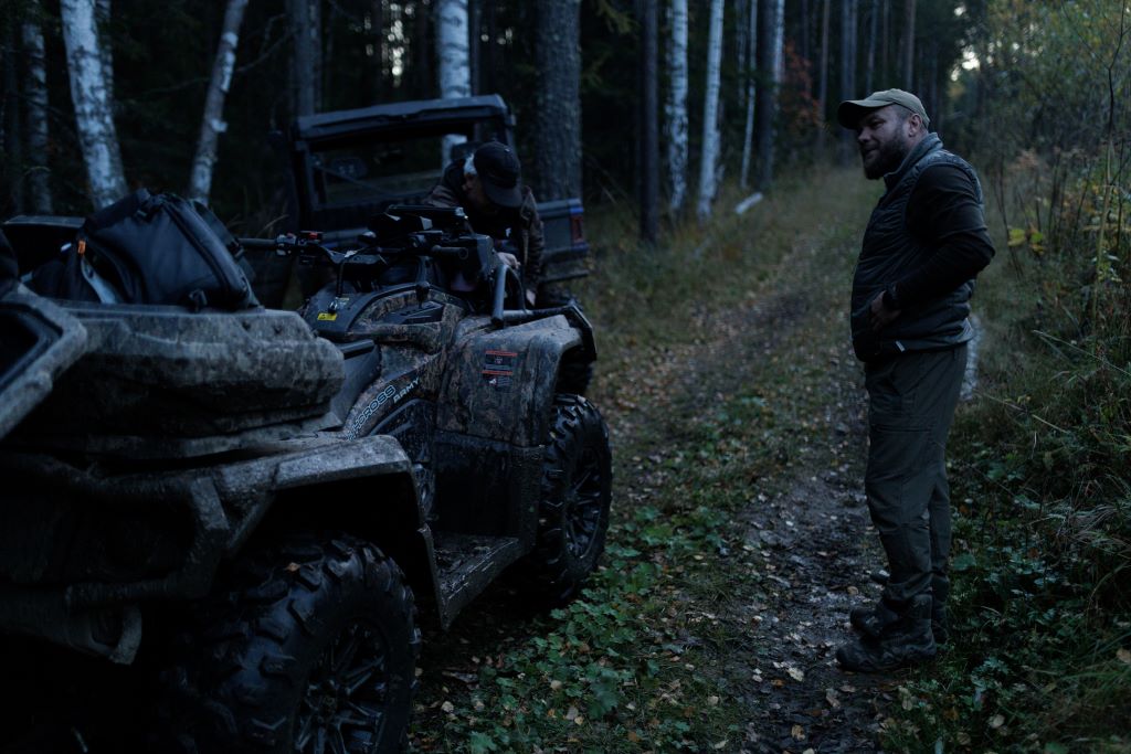 За день охотничьи инспекторы проезжают десятки, а то и сотни километров. Зимой на снегоходах, летом на квадрациклах. Фото предоставлено Геннадием Гостевским