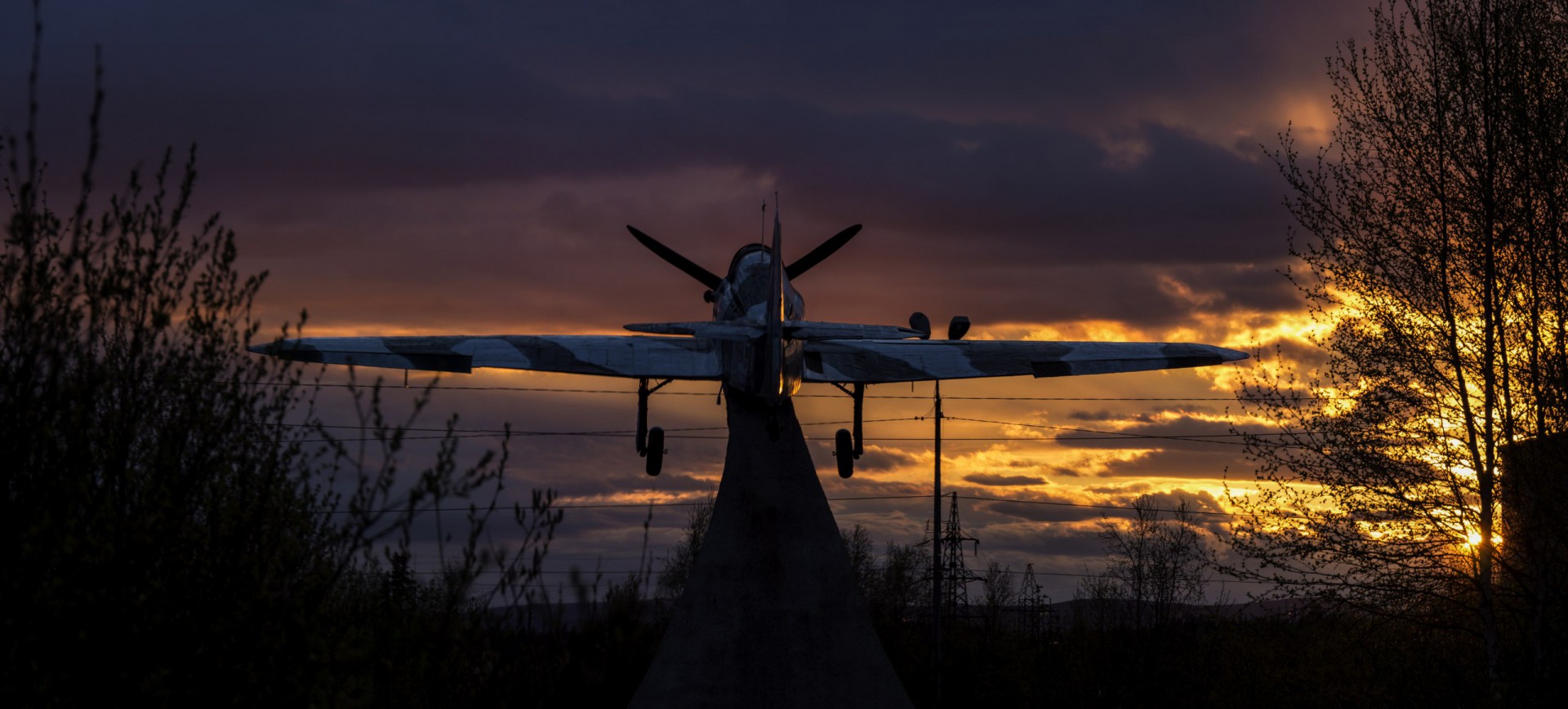 Памятник-самолет «Хаукер-Харрикейн». Фото Павла Корепина