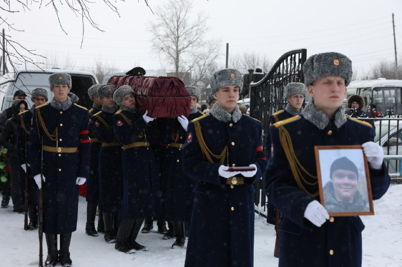 Хоронили Александра Канова с воинскими почестями. Фото Владимира Коцюбы-Белых