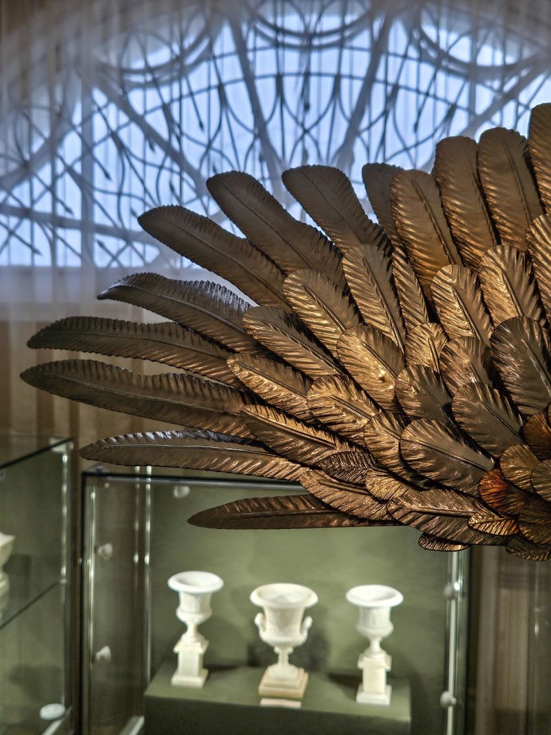 Алена отрисовывала каждое перышко будущих железных птичек. Фото Музея камнерезного и ювелирного искусства