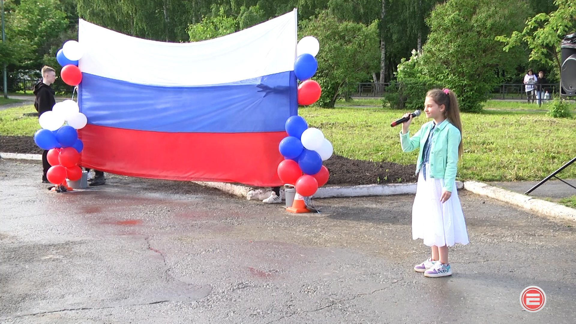 Игры и большой концерт. Ревда отметила День России | 15.06.2022 | Ревда -  БезФормата