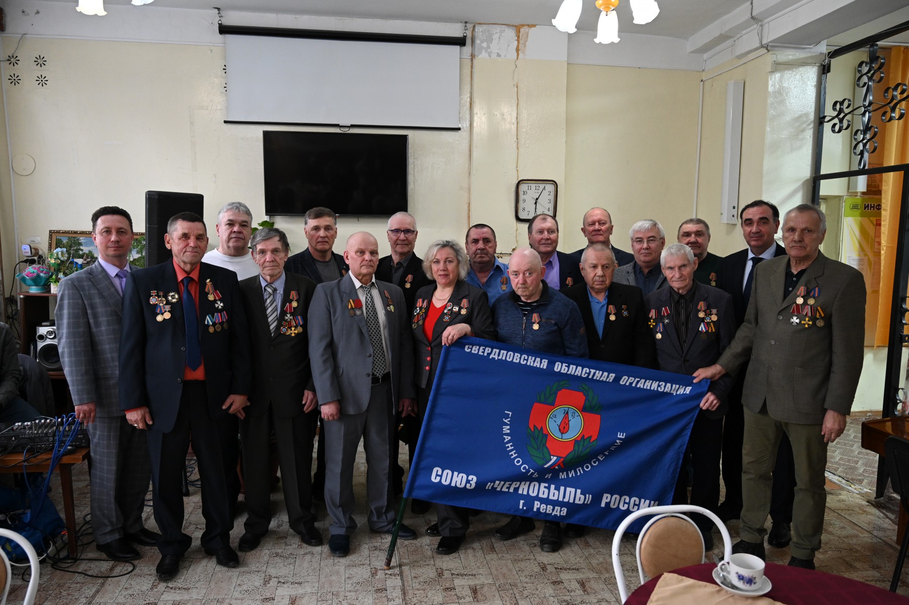 Получая награды ревдинские чернобыльцы вспоминали о событиях 40-летней давности. Фото Владимира Коцюбы-Белых