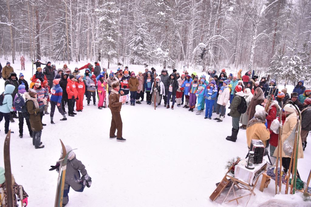 На ретро-забег собрались больше ста участников. И почти все — в классных советских образах. Фото Андрея Агафонова
