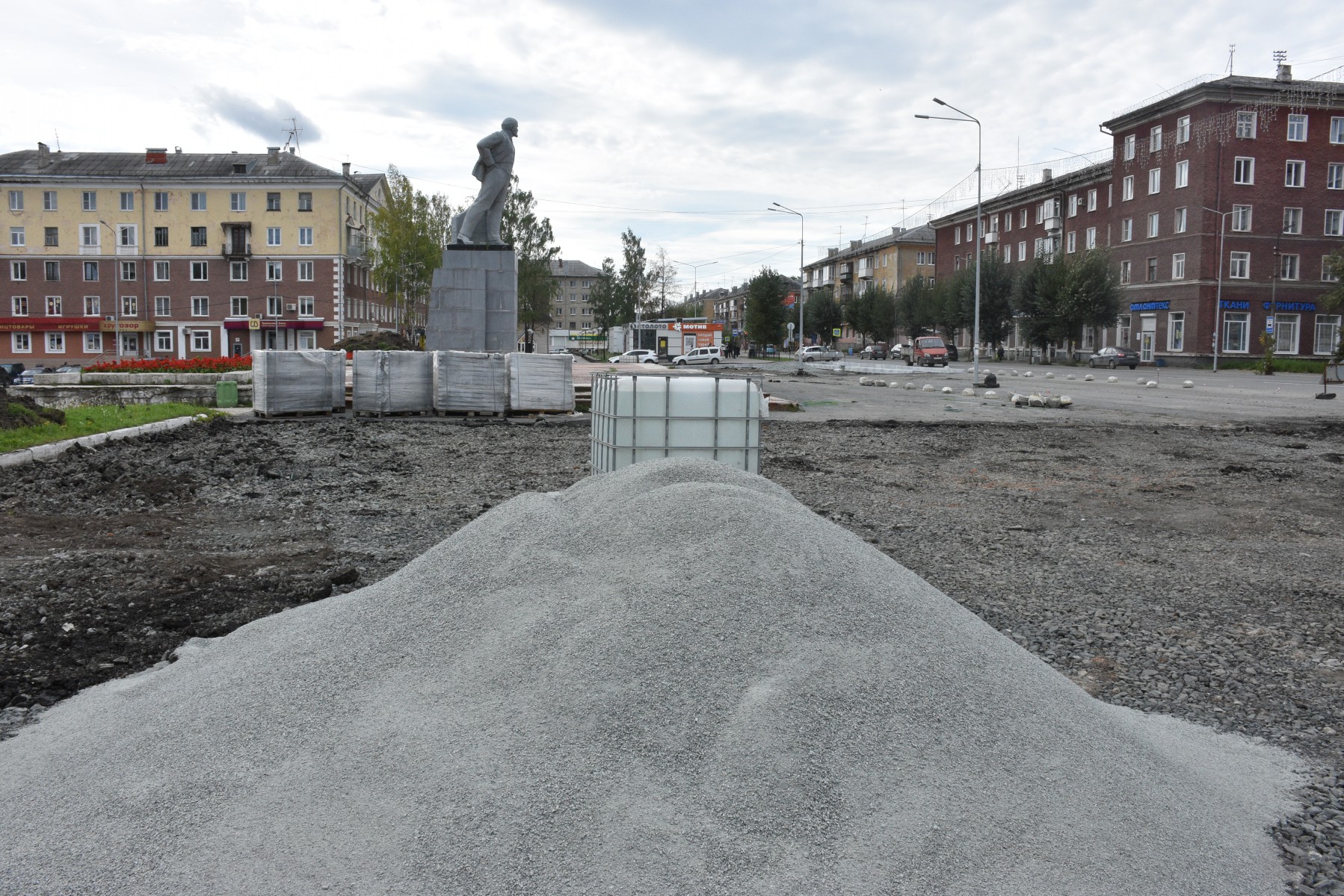 Это будущие пешеходные зоны на площади Победы. Фото Ольги Вертлюговой