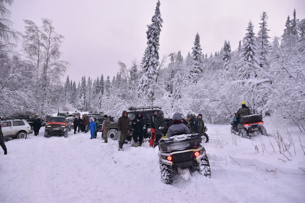 Добравшиеся до поляны. Фото Андрея Агафонова