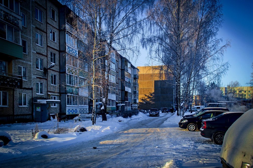Вот так выглядит обычный двор во одном из более современных районов Шуи. Фото Михаила Тюрева