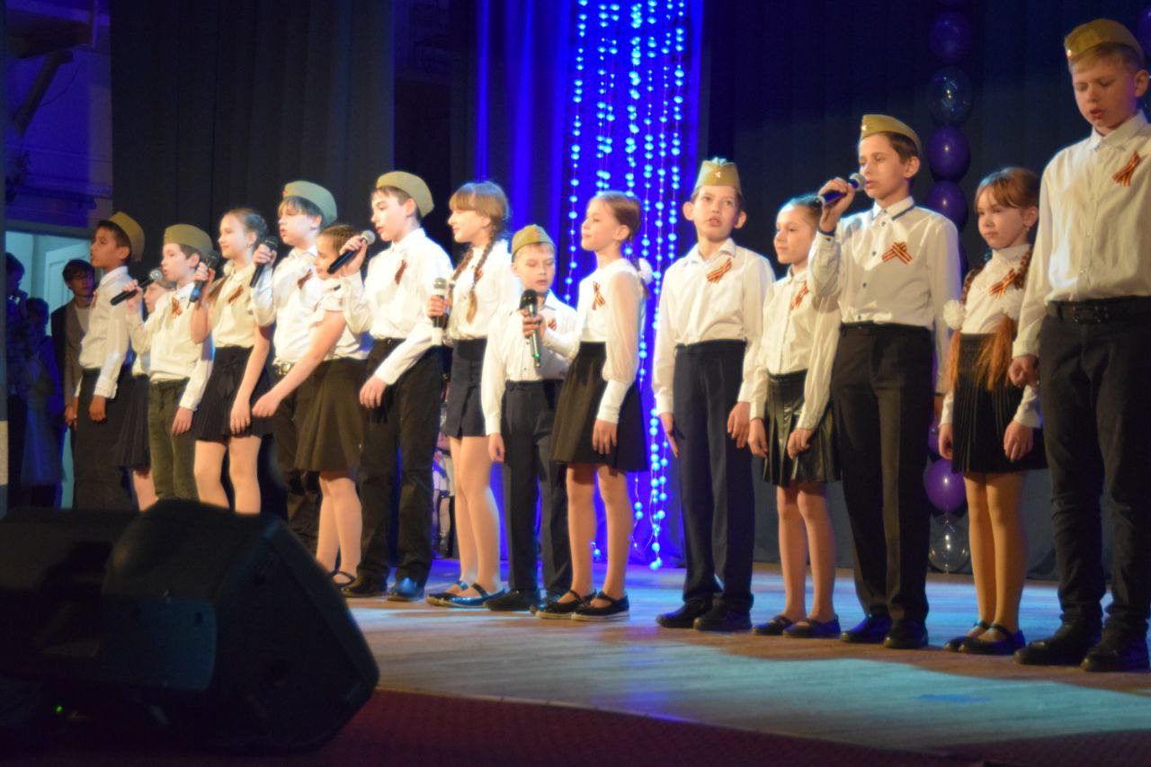 Школьный хор «Созвездие, гимназия № 25. Фото со страницы фестиваля ВКонтакте