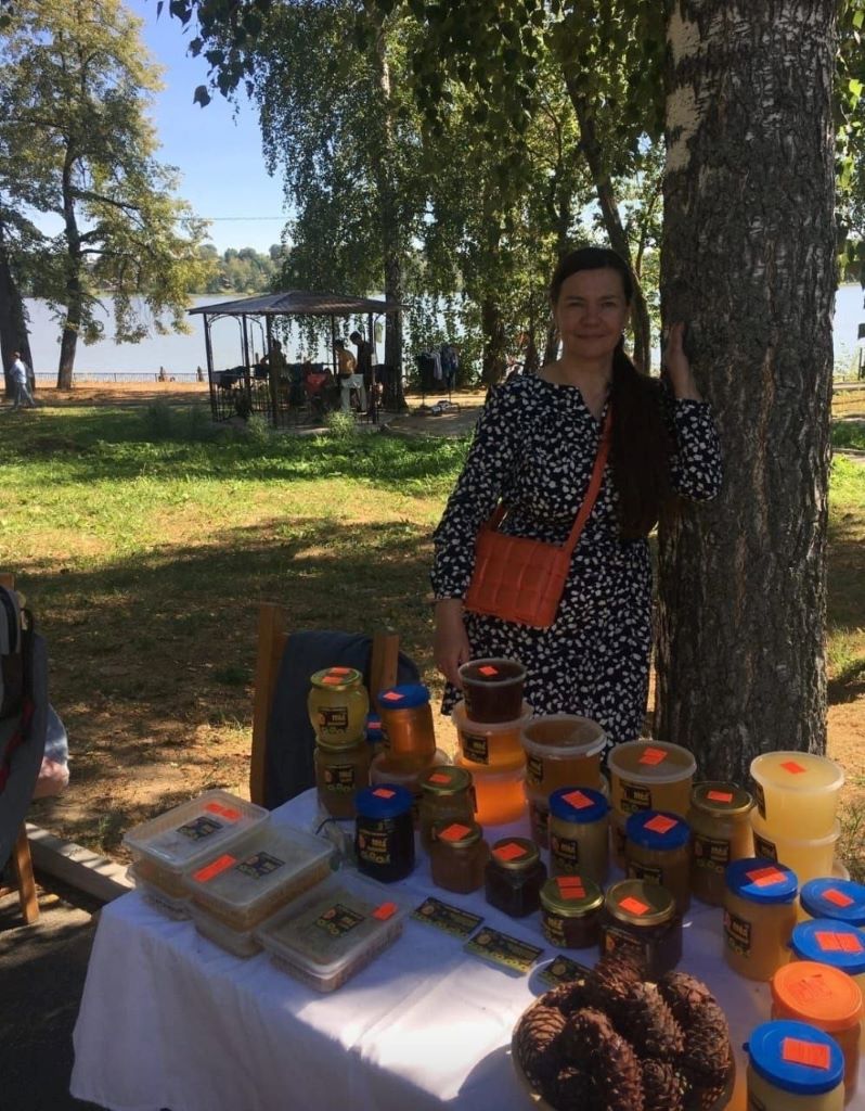 Наталья Исаева знает о меде все и готова делиться знаниями с ревдинцами. Фото из архива Натальи Исаевой 