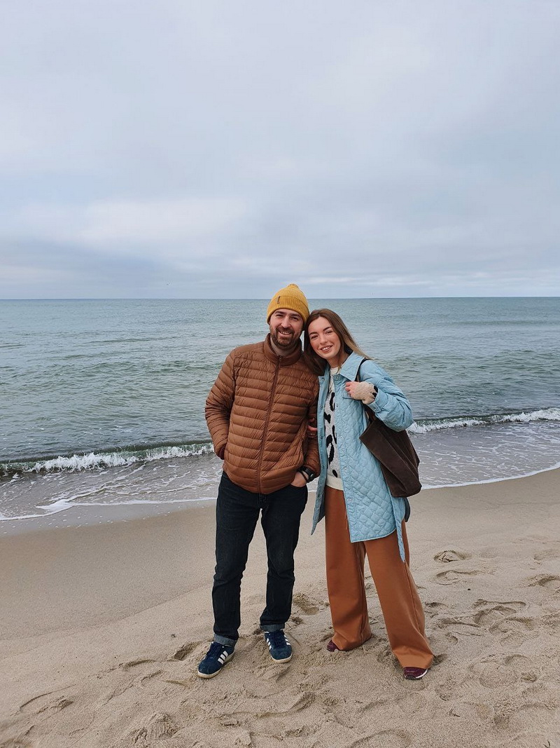 Ксения и ее муж Дмитрий на побережье моря. Фото Ксении Даниловой