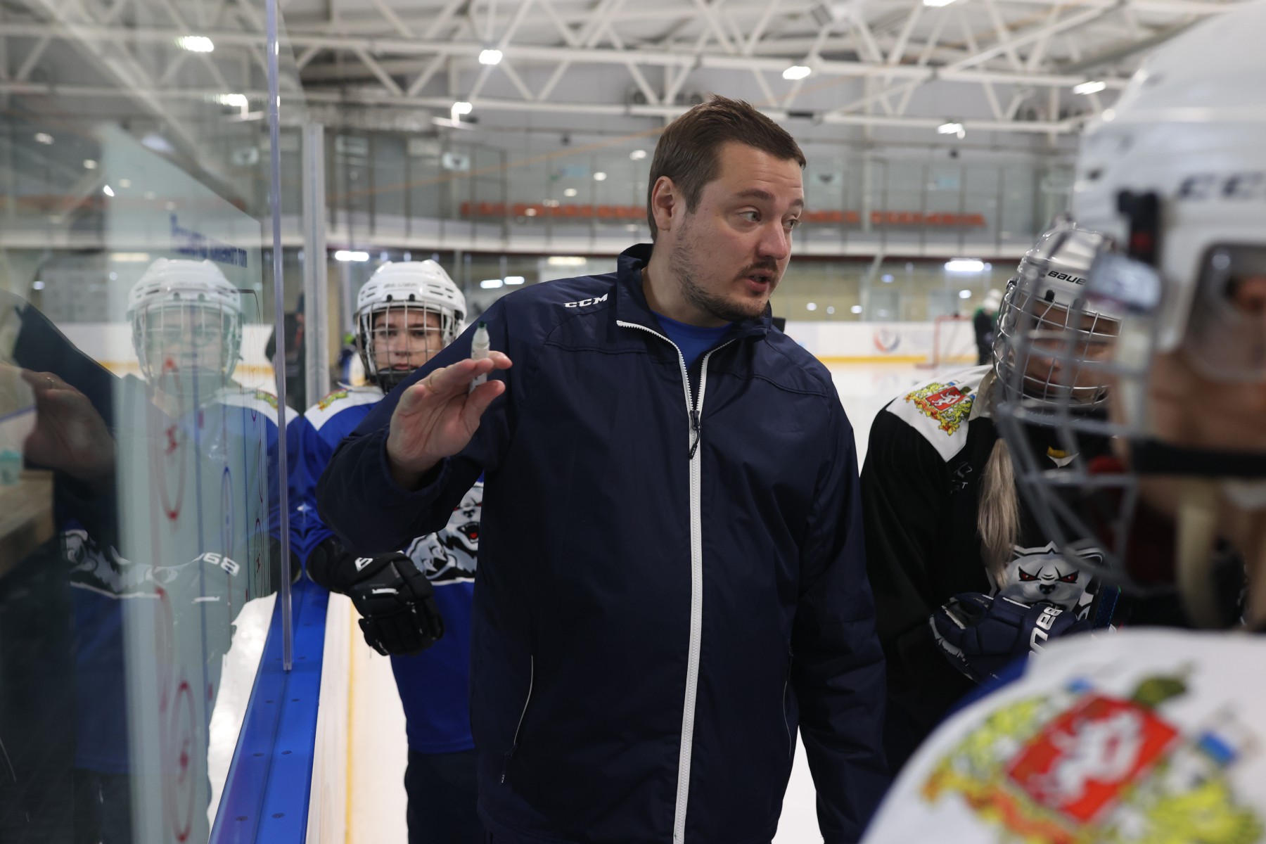 Сергей Чистяков, главный тренер женской сборной по хоккею с шайбой. Фото Владимира Коцюбы-Белых