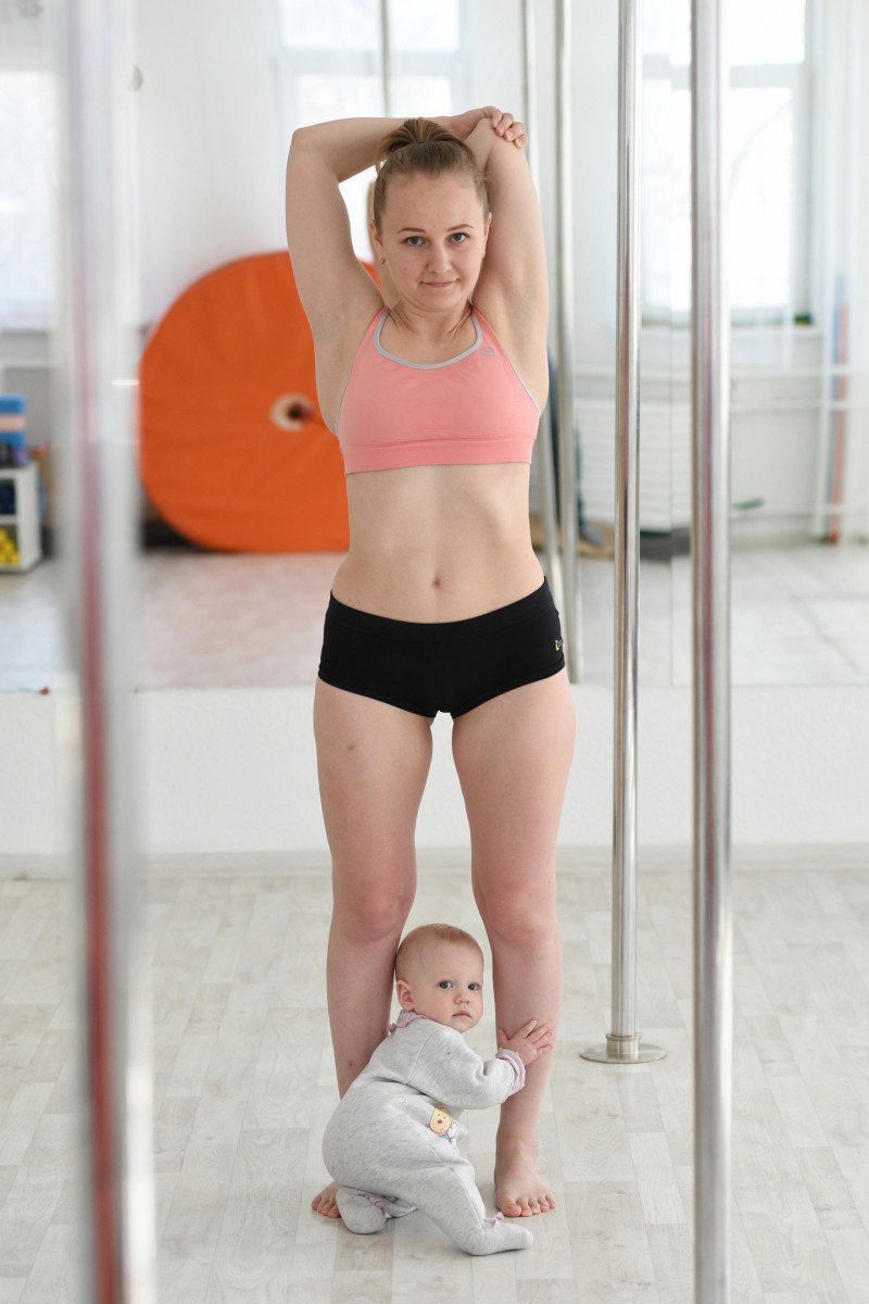 Екатерина — молодая мама. И иногда на тренировку она берет с собой маленькую дочку Милану. Фото Владимира Коцюбы-Белых