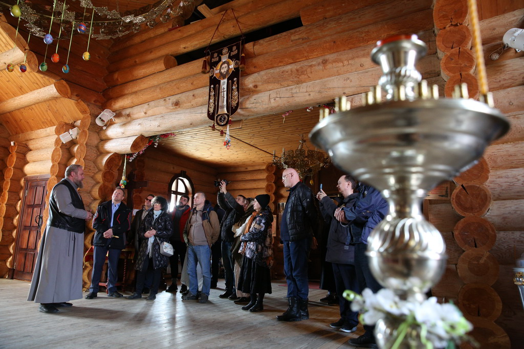 Также гости посетили в Мариинске храм. Фото Владимира Коцюбы-Белых