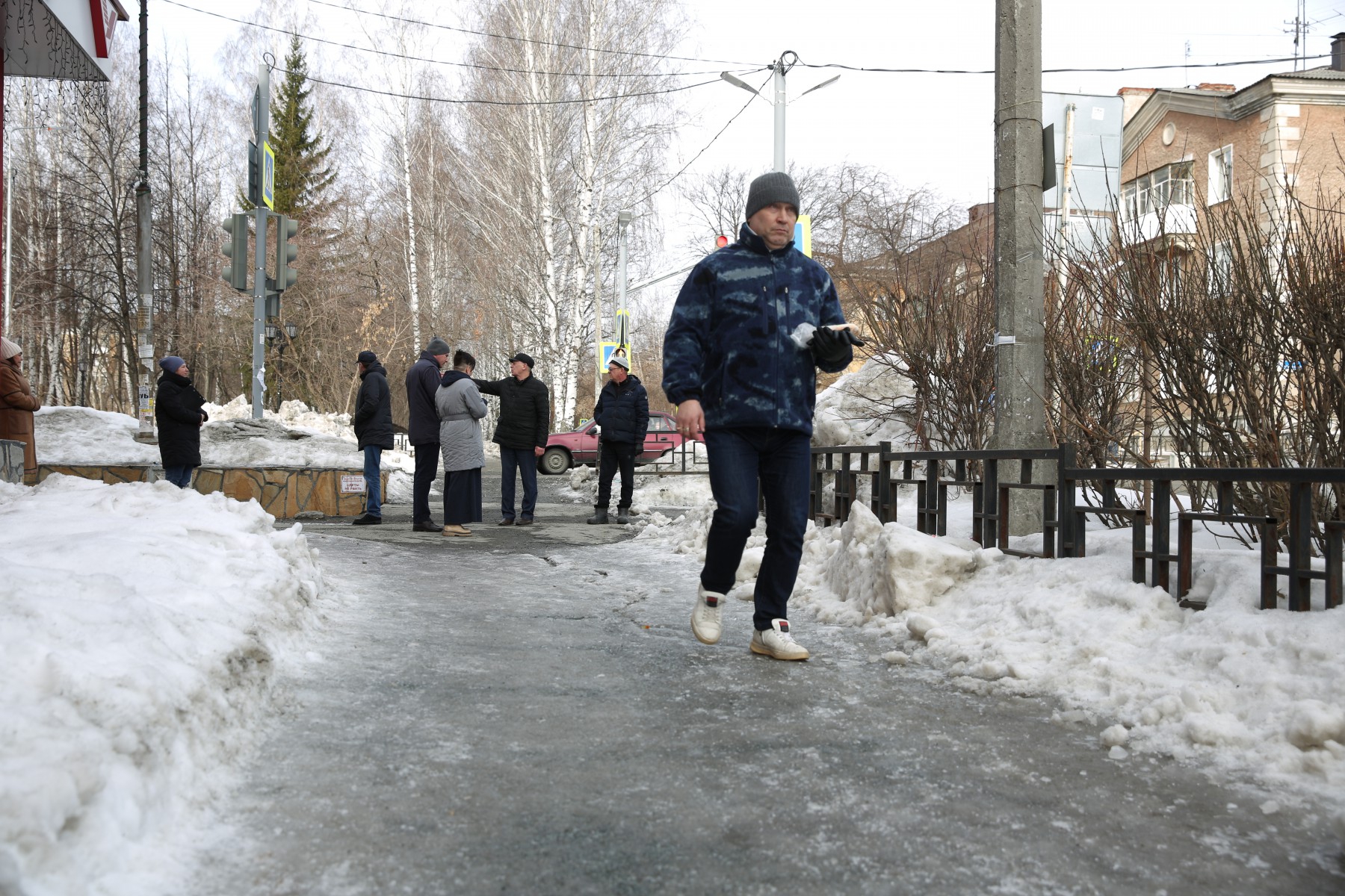 Улица Чехова. Тротуар во льду. Фото Владимира Коцюбы-Белых