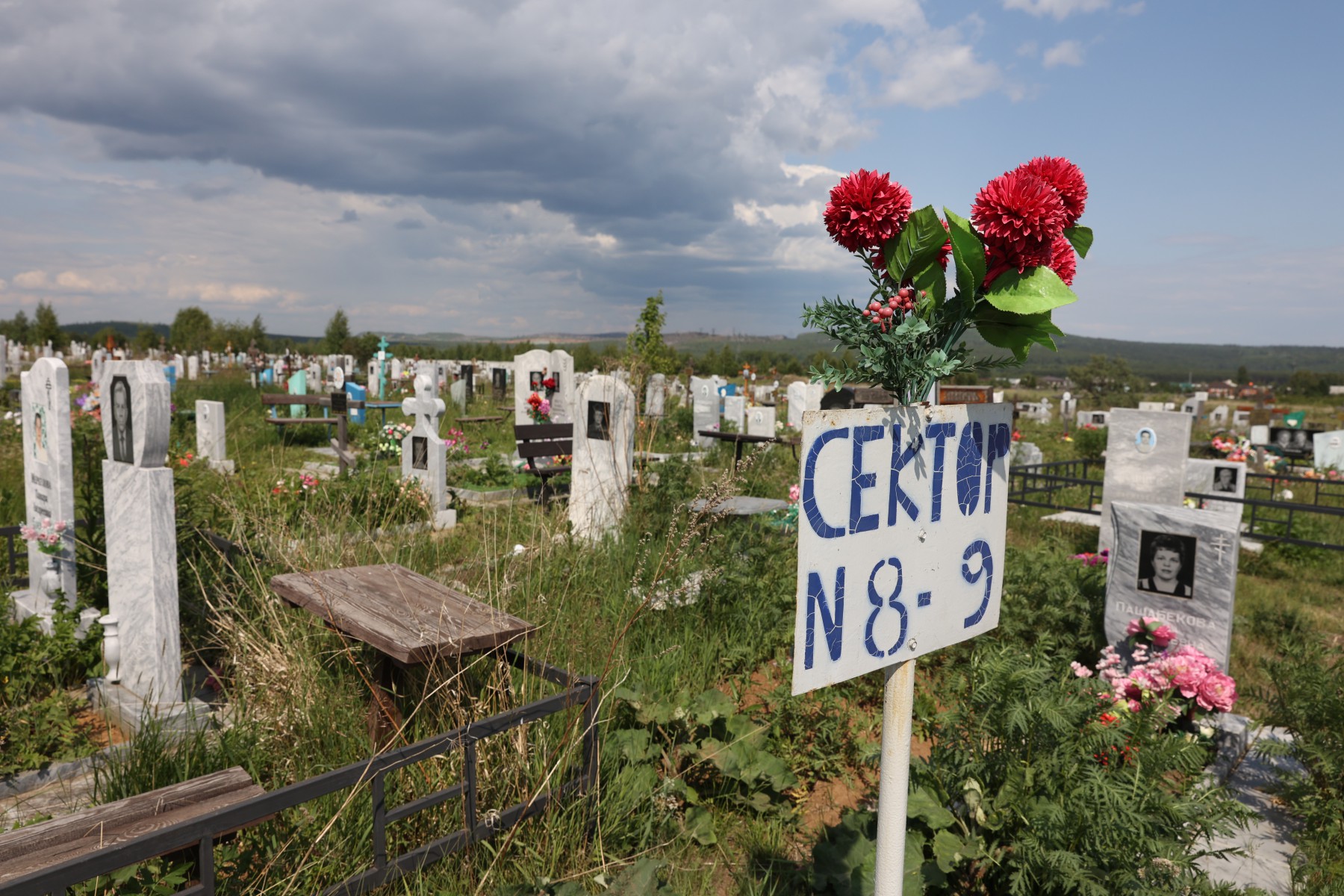 В ходе инвентаризации создана полная база данных по захоронениям ревдинского кладбища, а также определён объём резервной площади погоста. // Фото Владимира Коцюбы-Белых