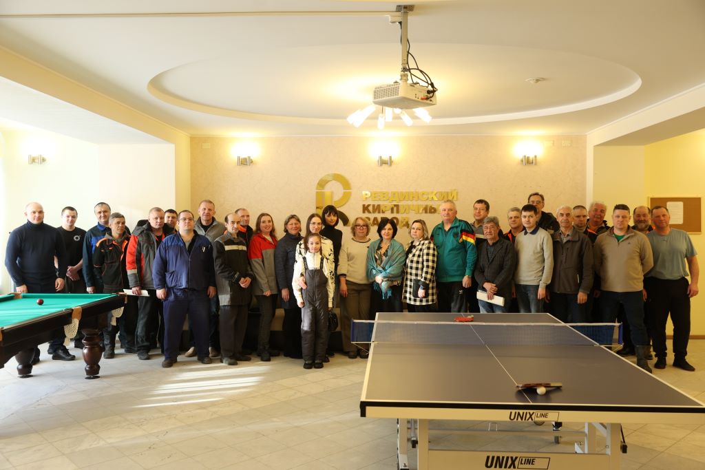 Работники Кирзавода на открытии нового спортивного пространства. Фото Владимира Коцюбы-Белых