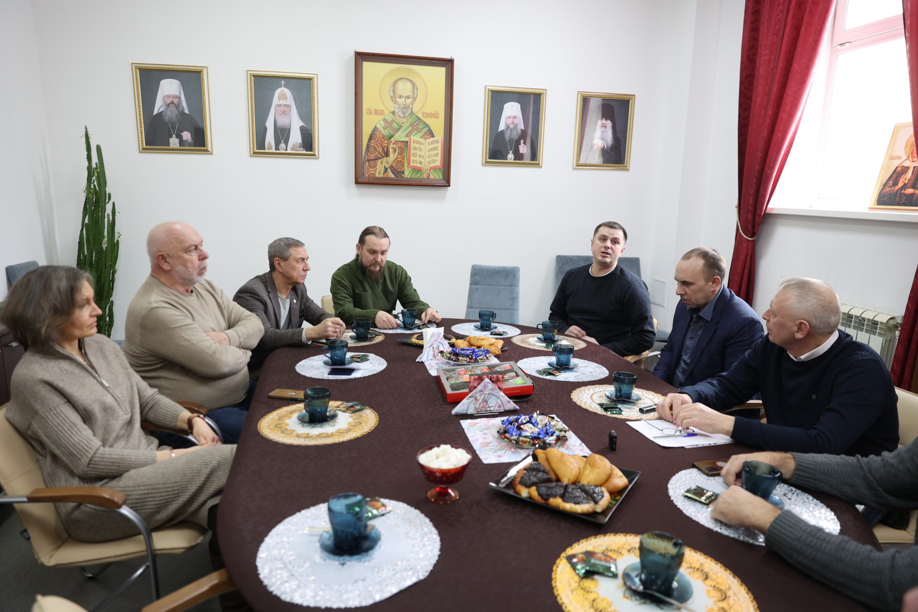 Разговор с сотрудниками реабилитационного центра «Ника» получился непростым, но очень важным. Комиссия показала, что все ее участники осознают серьезность проблем, которые ждут всех нас. Фото Владимира Коцюбы-Белых