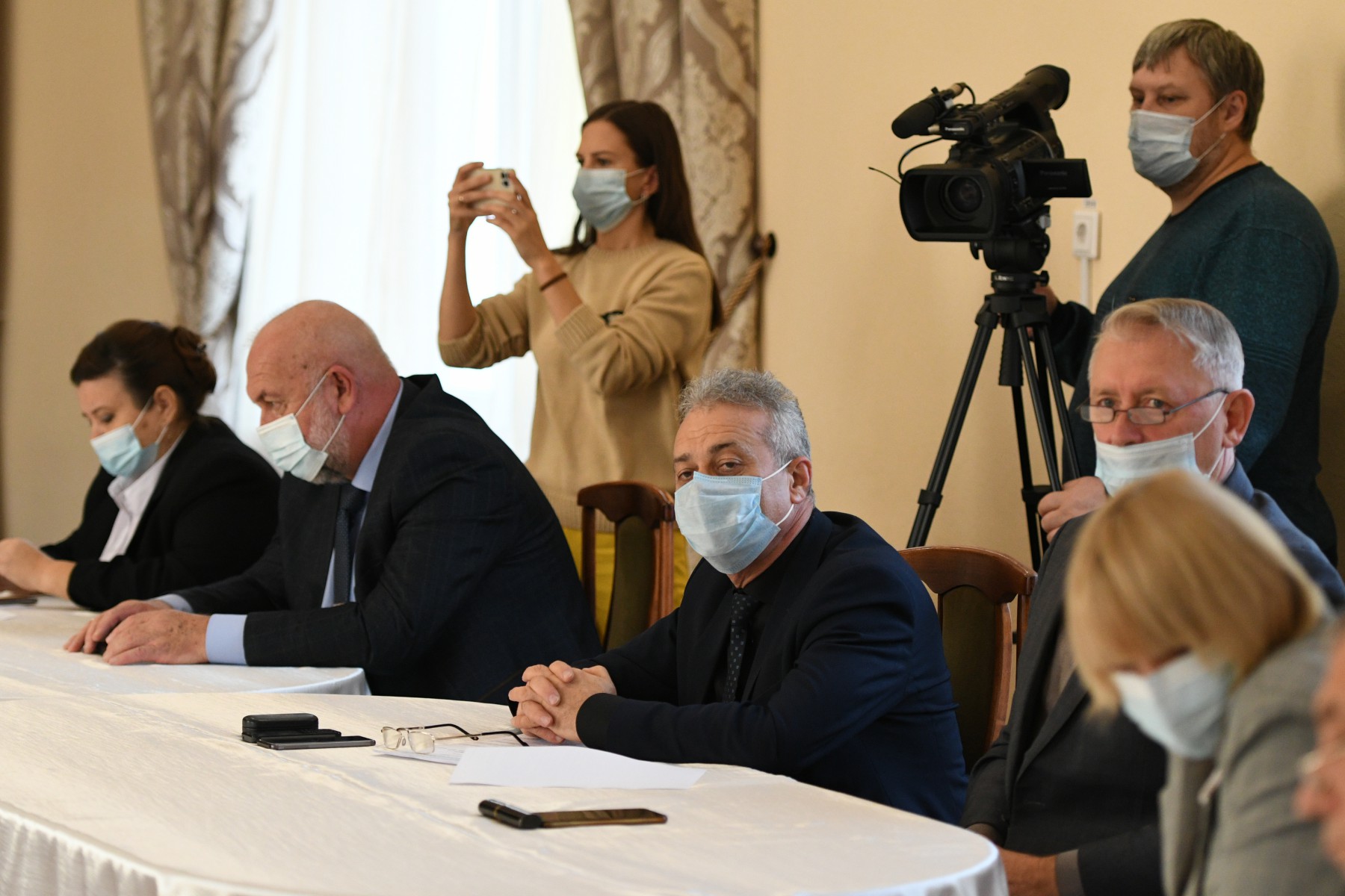 В пятницу, 24 сентября, депутаты Думы нового созыва впервые встретились и даже обсудили несколько важных вопросов. Фото Владимира Коцюбы-Белых