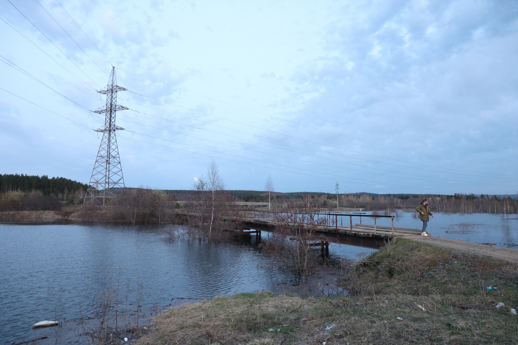 А вот так выглядит Чусовая в районе моста на Барановке. Фото Владимира Коцюбы-Белых