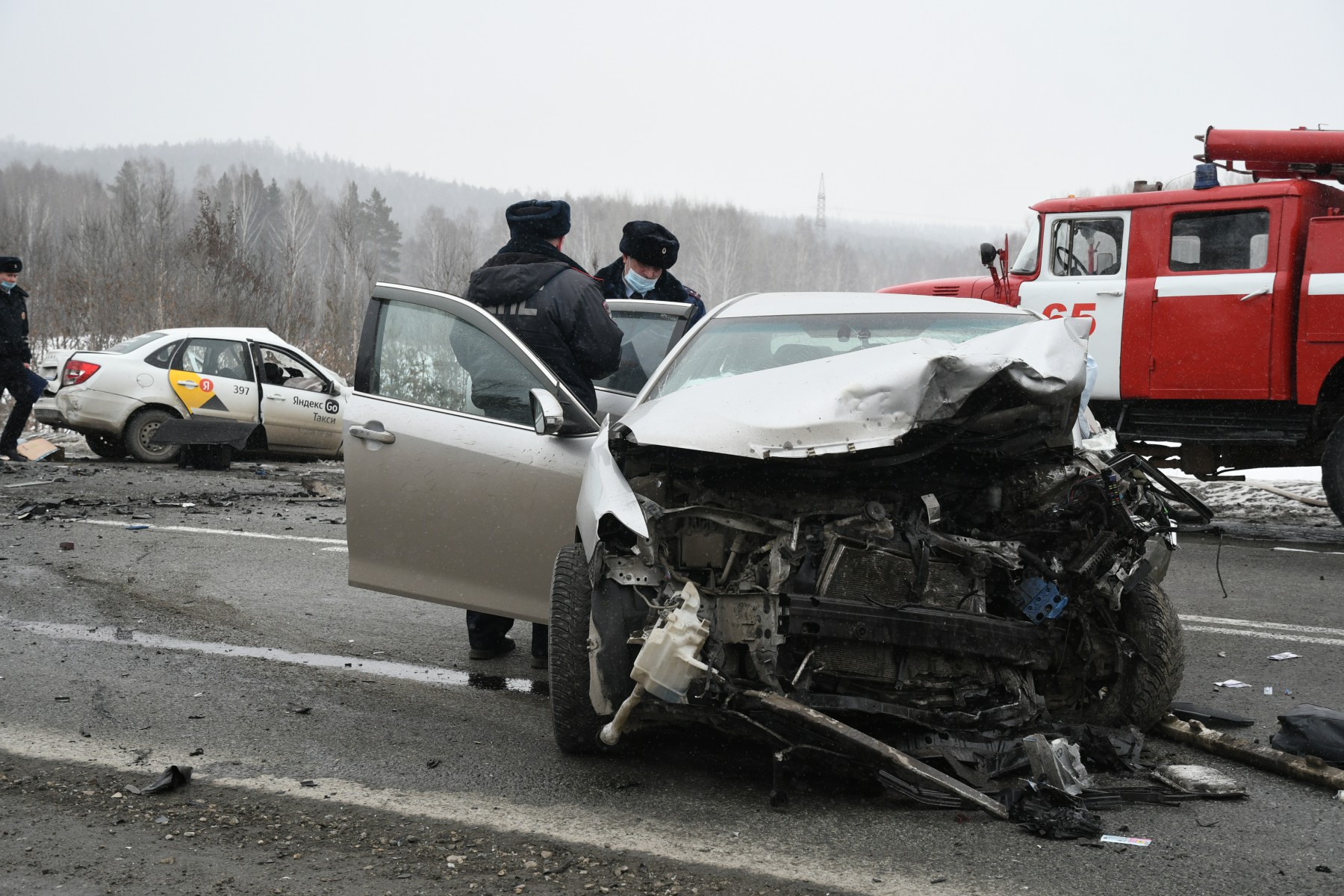 В Свердловской области за один день в ДТП погибло 5 человек. Одна из аварий произошла рядом с Ревдой. Фото Владимира Коцюбы-Белых