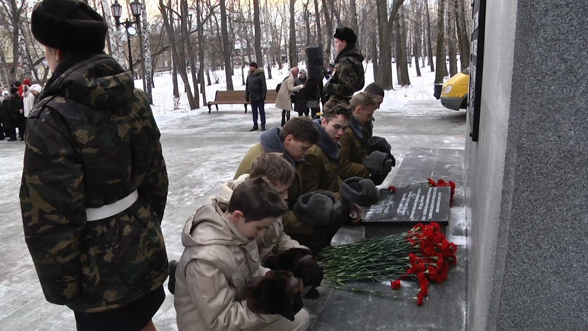 09 декабря. Памятник героям Отечества. Декада героев Отечества Ревда. Памятник защитникам Отечества. День героев Отечества 9 декабря.