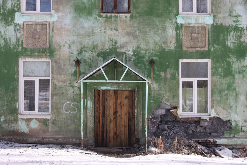 Аварийный дом ина Обогатителей, 27. Фото из архива редакции