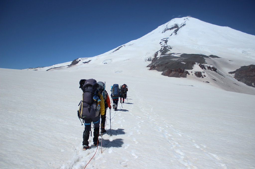 Всего подъем и спуск с вершины Эльбруса заняли 16,5 часов. Фото предоставлено Станиславом Сарапуловым