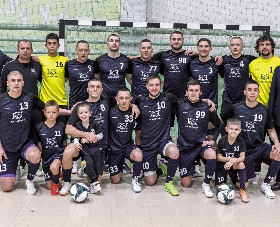 Состав СК «Партнер» в Первой лиге в сезоне 2025-2026 года. Фото предоставлено Максимом Елистратовым