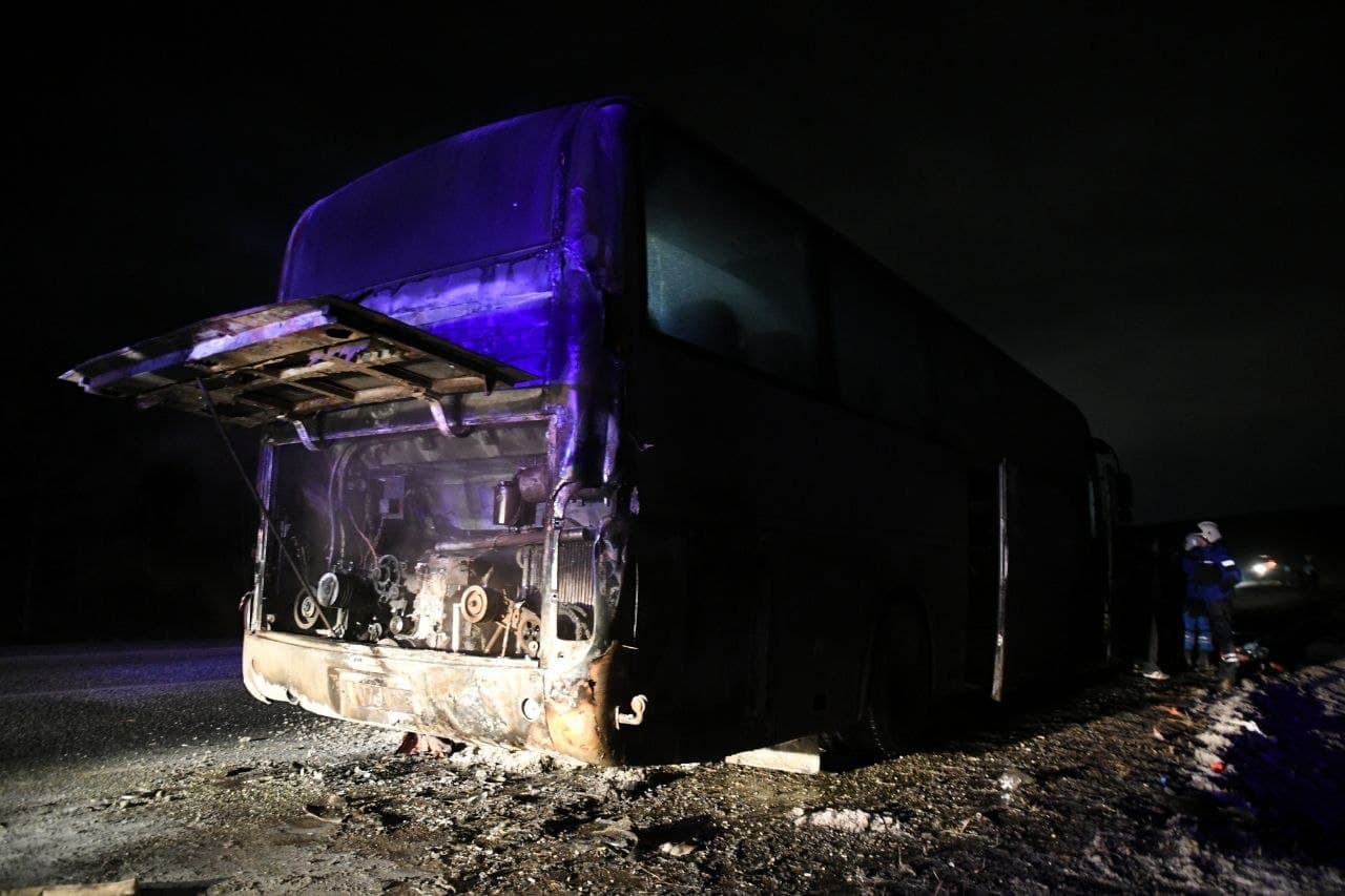 2 декабря на трассе загорелся один из автобусов "Континента". До этого он же дымился в Екатеринбурге. Пассажиры считают, что к этому привело общее техническое состояние автобусов. Фото из архива редакции