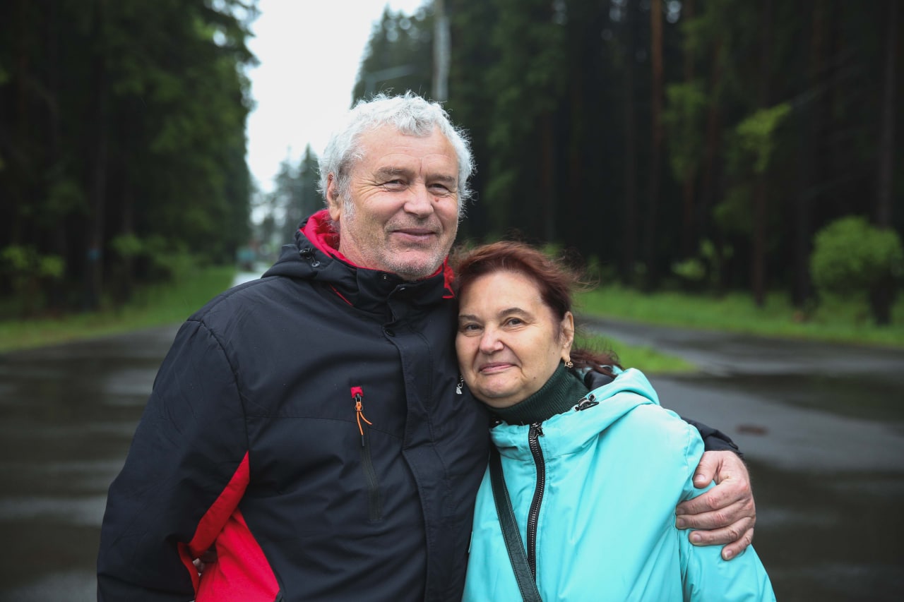 Виктор и Ольга Матюнины вместе 43 года, из них последние несколько месяцев живут в Ревде. Фото Владимира Коцюбы-Белых