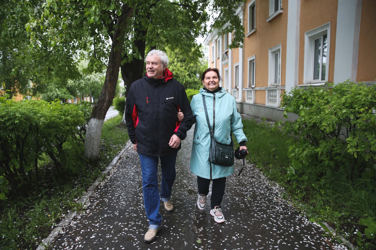 Супруги любят гулять по городу пешком: так лучше знакомишься с городом, подмечаешь каждую деталь. Фото Владимира Коцюбы-Белых