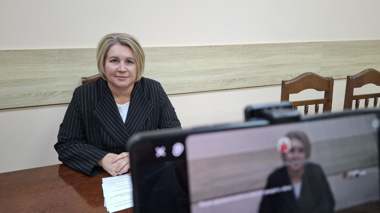 Татьяна Клепикова ответила абсолютно на все вопросы, которые поступили на прямую линию от горожан. Фото Владимира Коцюбы-Белых