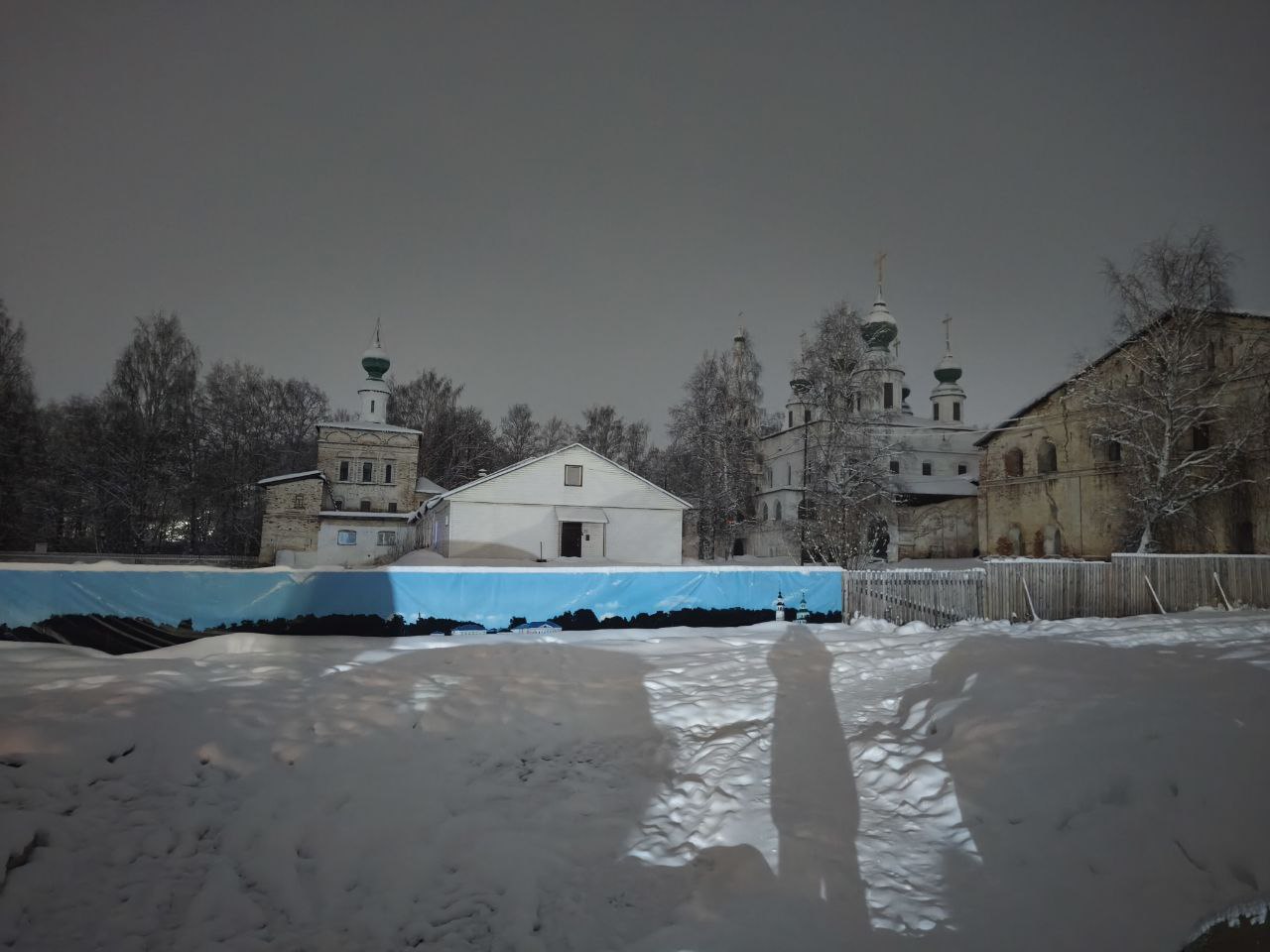 Вот таких старинных, красивых и заброшенных храмов в Великом Устюге очень много. // Фото Ольги Вертлюговой