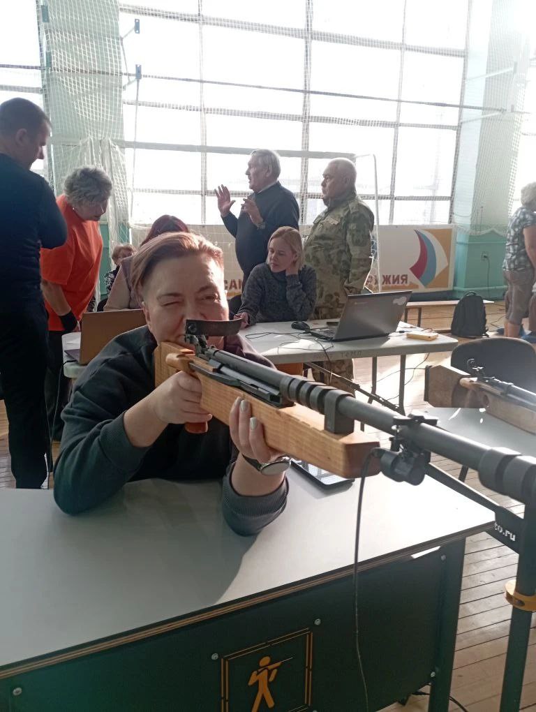 Стреляет Ольга Вертлюгова (пытается стрелять). Фото Андрея Волкова