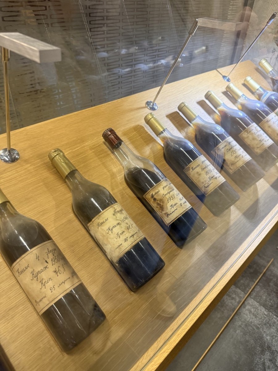 Коньяк говорит на армянском языке. Фото Ксении Даниловой