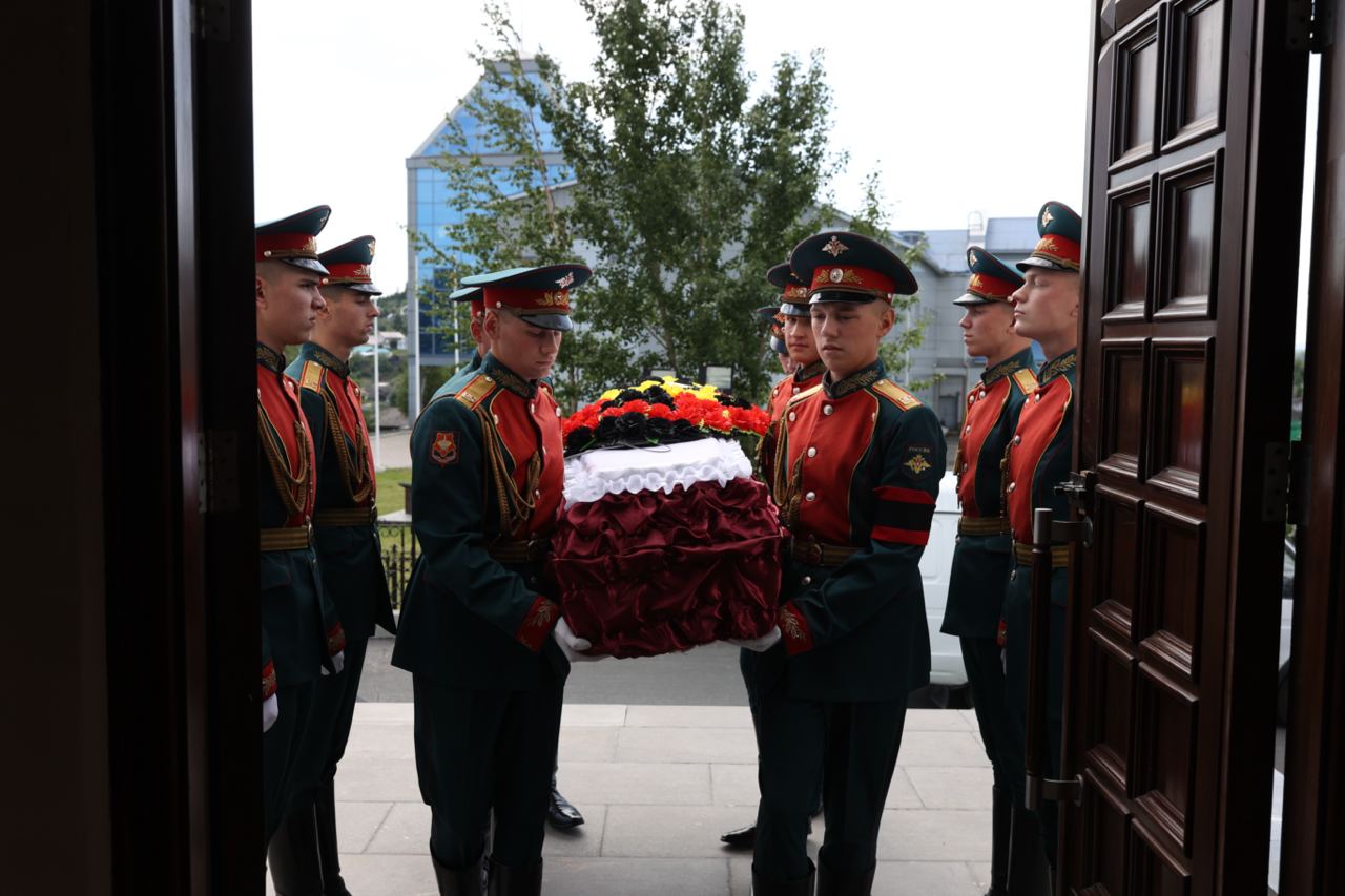 Кирилла Борисова похоронили с воинскими почестями. Фото Владимира Коцюбы-Белых