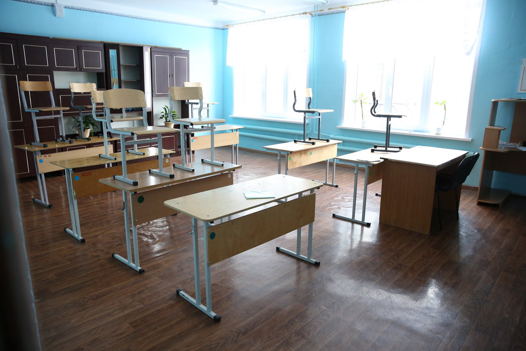 Обычный кабинет средних классов. Фото Владимира Коцюбы-Белых