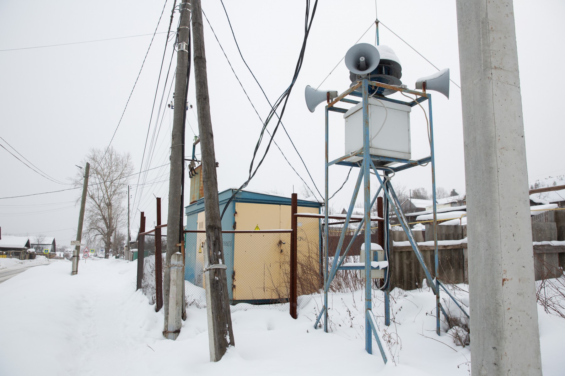 Эта система оповещения находится на Металлистов, в районе Плотины. Между тем из старой части Ревды нам приходили сообщения о том, что сигнала тревоги слышно не было вообще. Фото Владимира Коцюбы-Белых