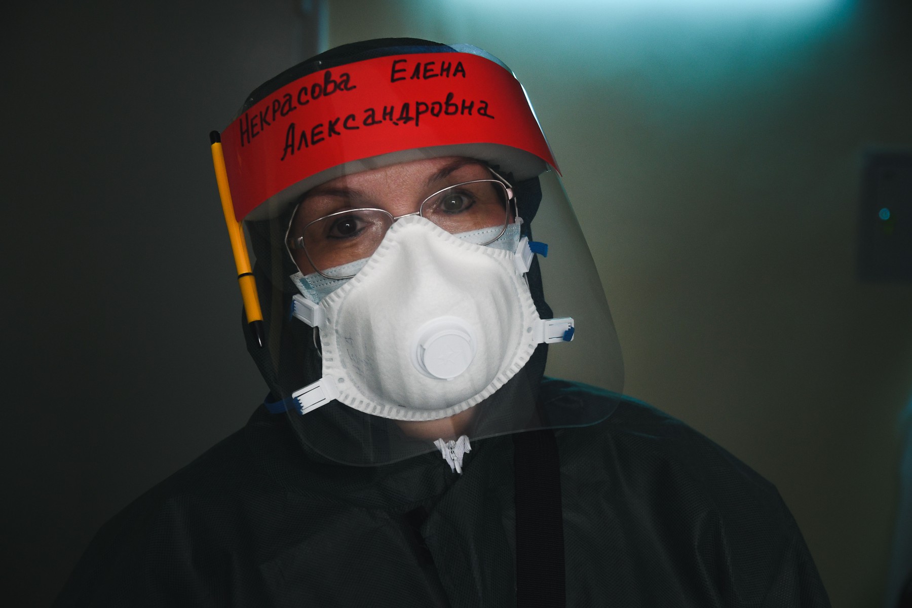 Заведующая отделением реанимации Елена Некрасова сама летом переболела коронавирусом и до сих пор ощущает последствия. Но продолжает работать. Фото из архива редакции