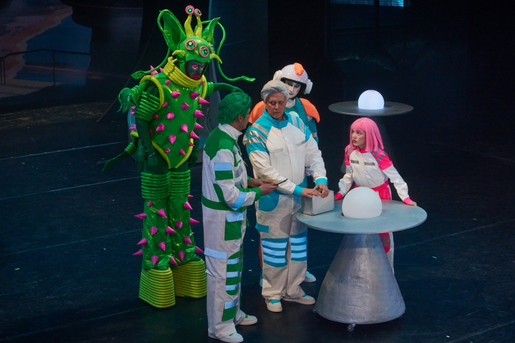 Мюзикл Сергея Пантыкина «Тайна третьей планеты» сразу приобрёл популярность у зрителей театра. Билеты на него достать совсем непросто. // Фото свердловской музкомедии