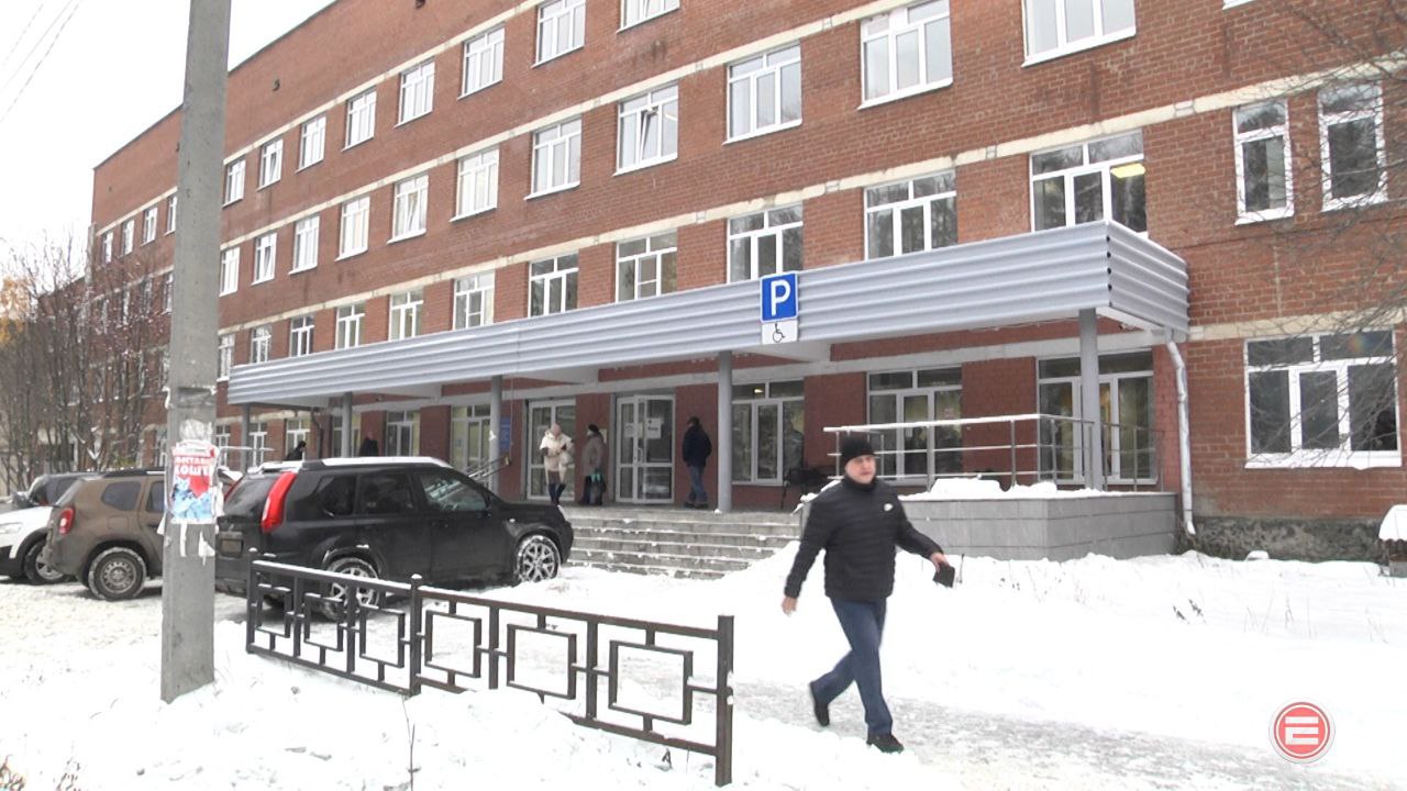 Пока город отдыхал, в Ревдинской городской больнице продолжали делать главное — помогать людям, независимо от даты и времени суток. Фото из архива редакции