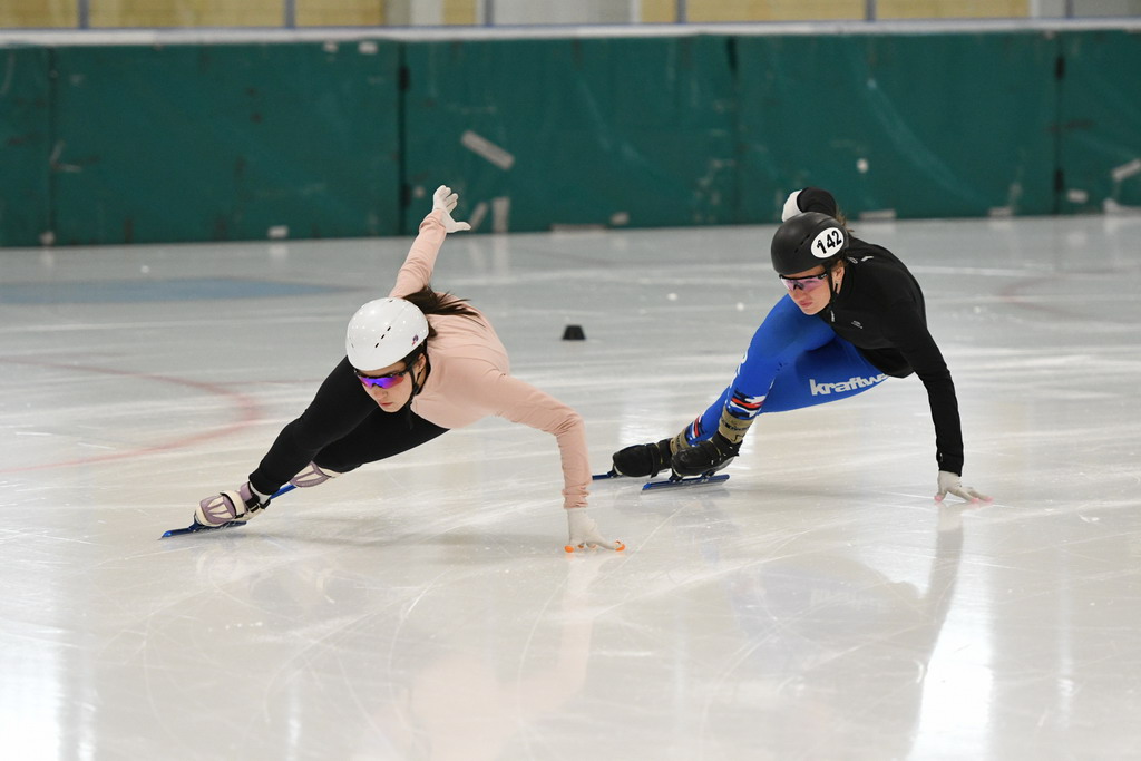 Соня Бойцова и Анна Вострикова во время тренировки в Ревде. Фото Владимира Коцюбы-Белых