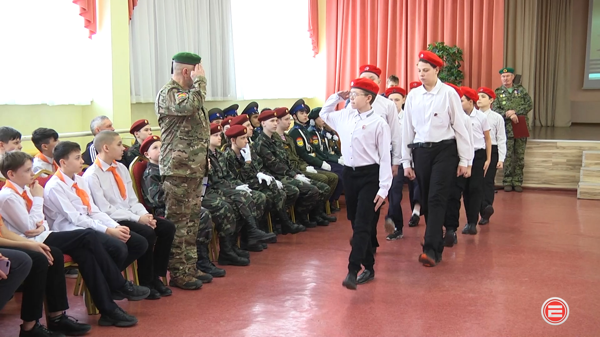 Шагом марш в ногу! В Ревде прошёл смотр строя и песни среди  военно-патриотических отрядов | 23.02.2023 | Ревда - БезФормата