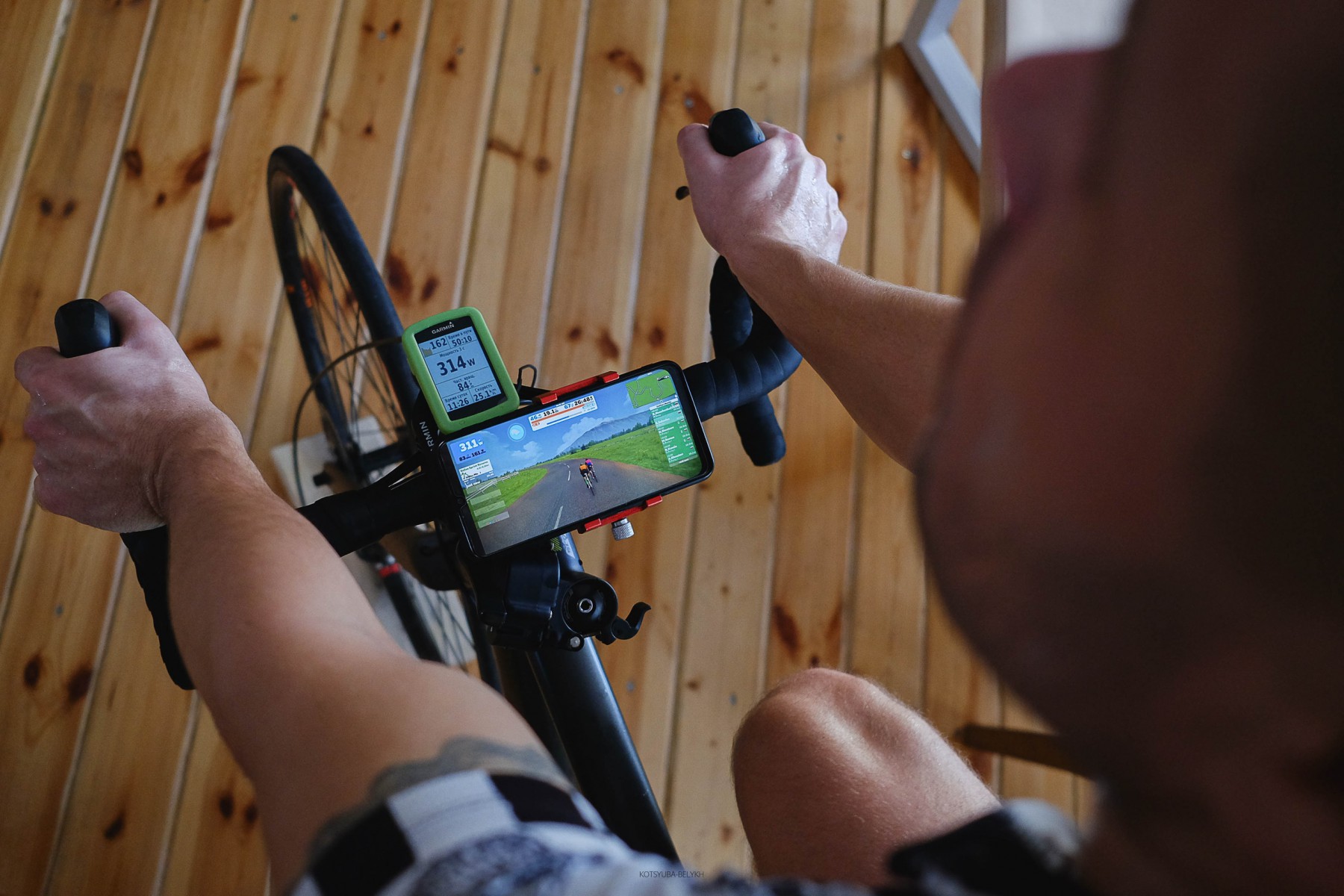 Весь мир давно сидит в приложении для виртуальных велогонок Zwift