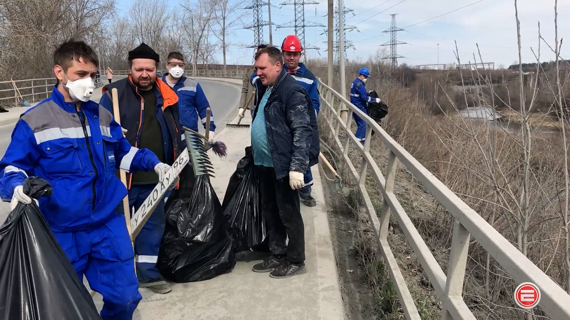 У завода и в городе. Труженики НЛМК-Урал провели весенний субботник Ревда  новости