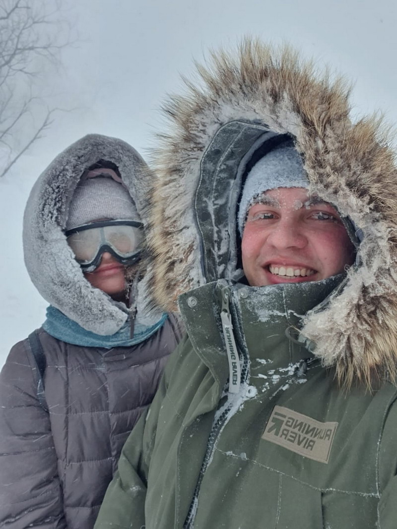 Анастасия и её муж Дмитрий, попавшие в настоящую пургу, успели сделать вот такое морозное фото. Фото Анастасии Бабанских